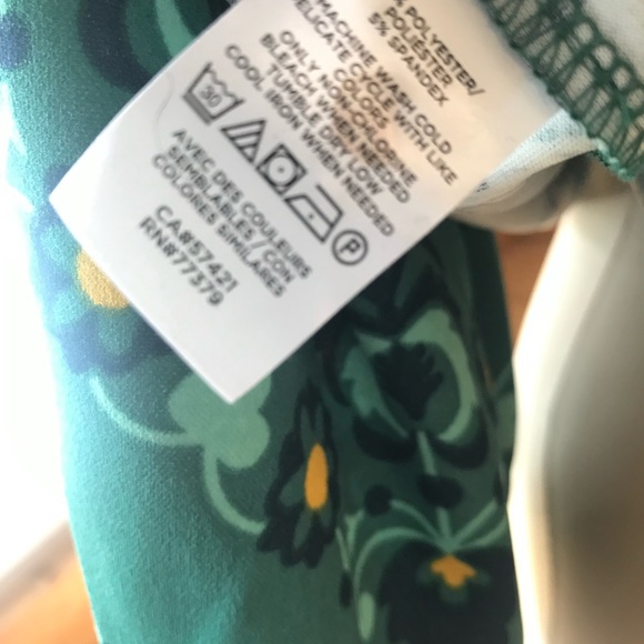 Ann Taylor Factory - NWT - Long sleeves top with cutes details - Picture 5 of 5
